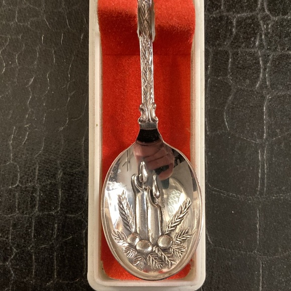 Vintage Christmas spoons - Picture 4 of 10